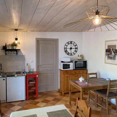 게스트하우스 Le Clos Des Chenes 3*